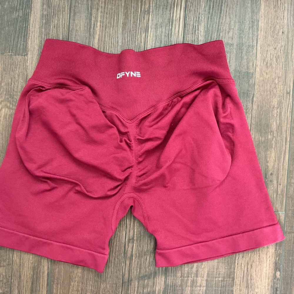DFYNE Dynamic Seamless Scrunch Bum Biker Shorts Red Berry Large Workout Gym L